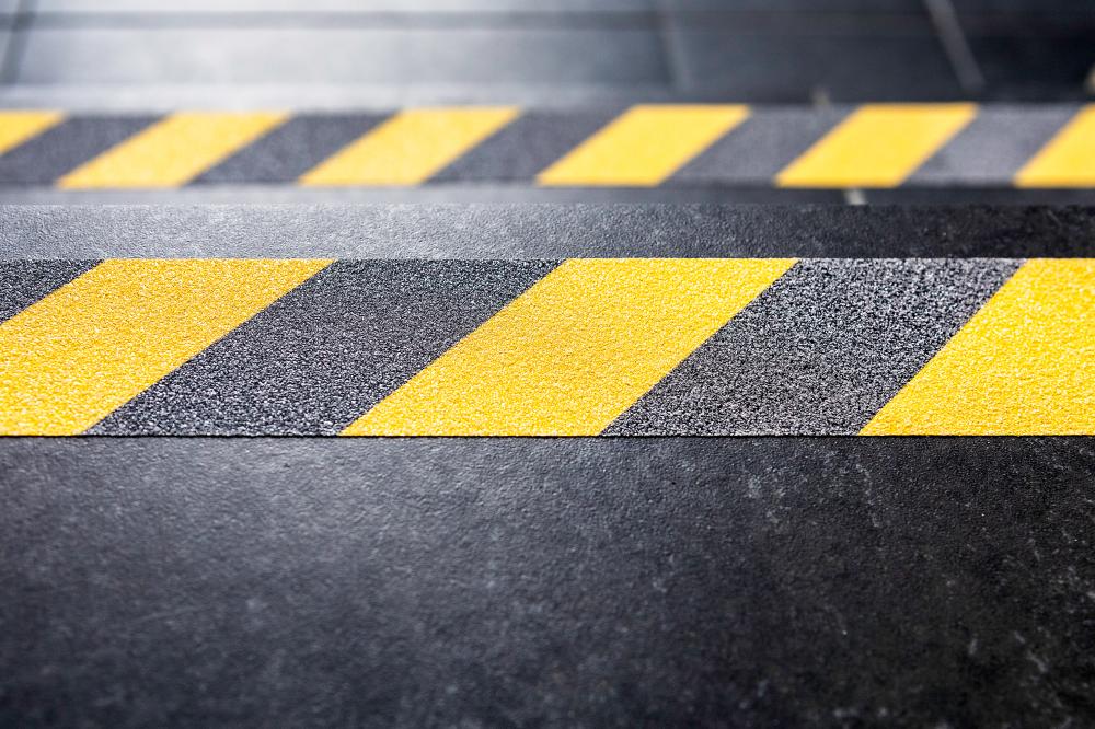 247 bandă anti-alunecare neagră 50mm x 15m - sefira.ro