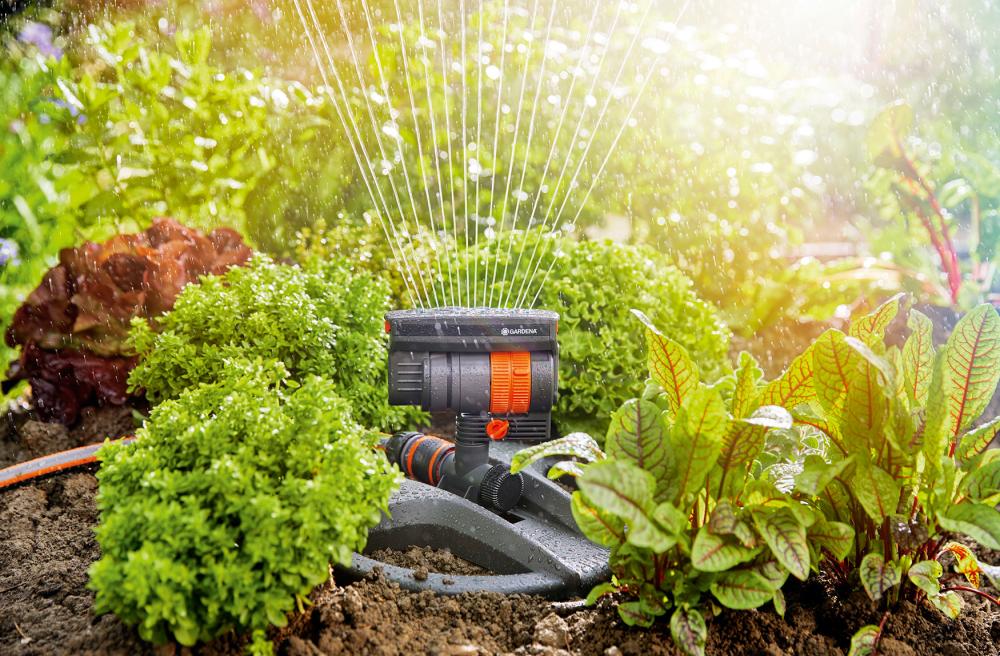 Aspersor oscilant Aqua Zoom Compact 18708-20, pana la 216 m², GARDENA - sefira.ro