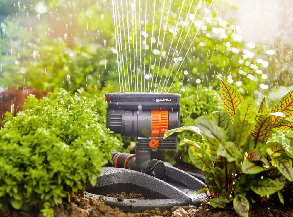 Aspersor oscilant Aqua Zoom Compact 18708-20, pana la 216 m², GARDENA - sefira.ro