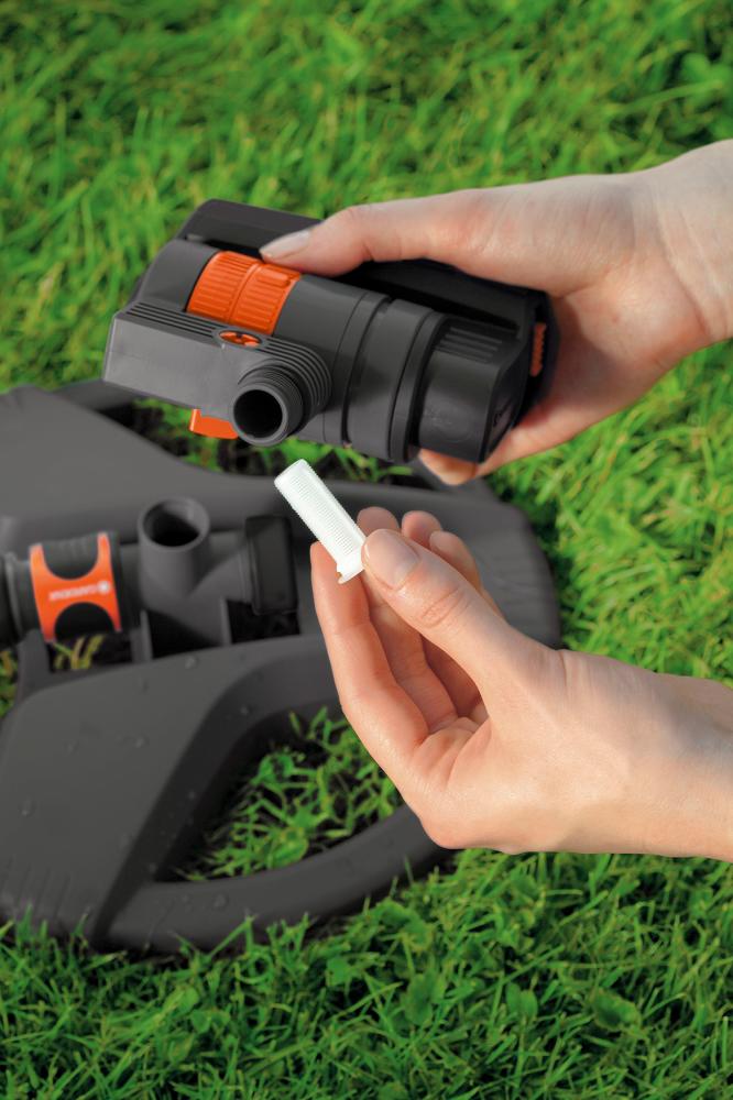 Aspersor oscilant Aqua Zoom Compact 18708-20, pana la 216 m², GARDENA - sefira.ro