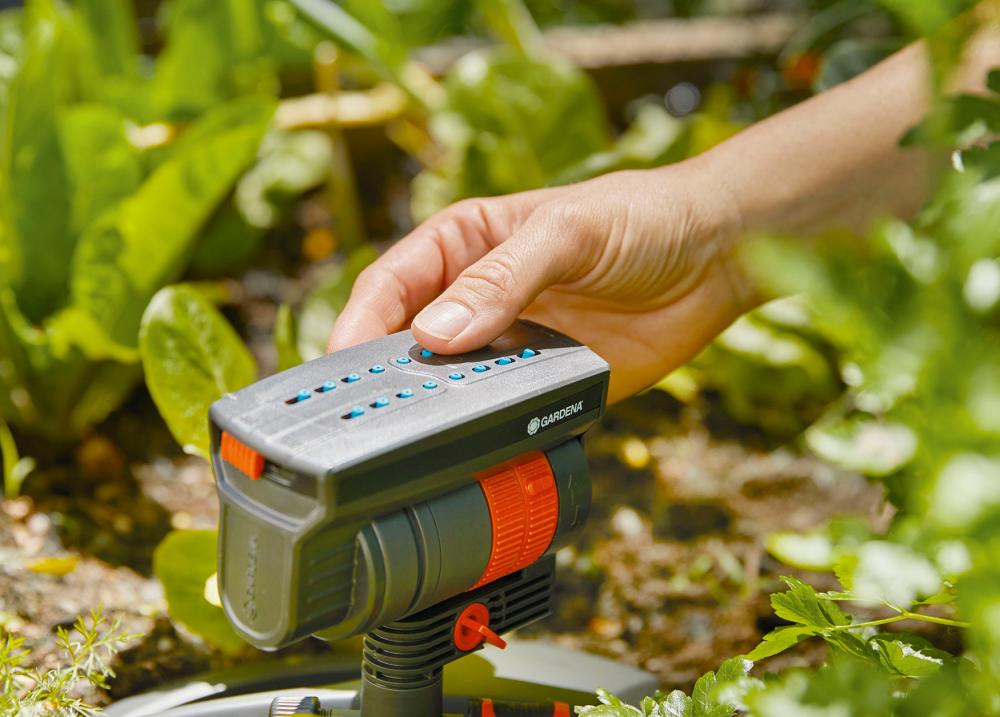 Aspersor oscilant Aqua Zoom Compact 18708-20, pana la 216 m², GARDENA - sefira.ro