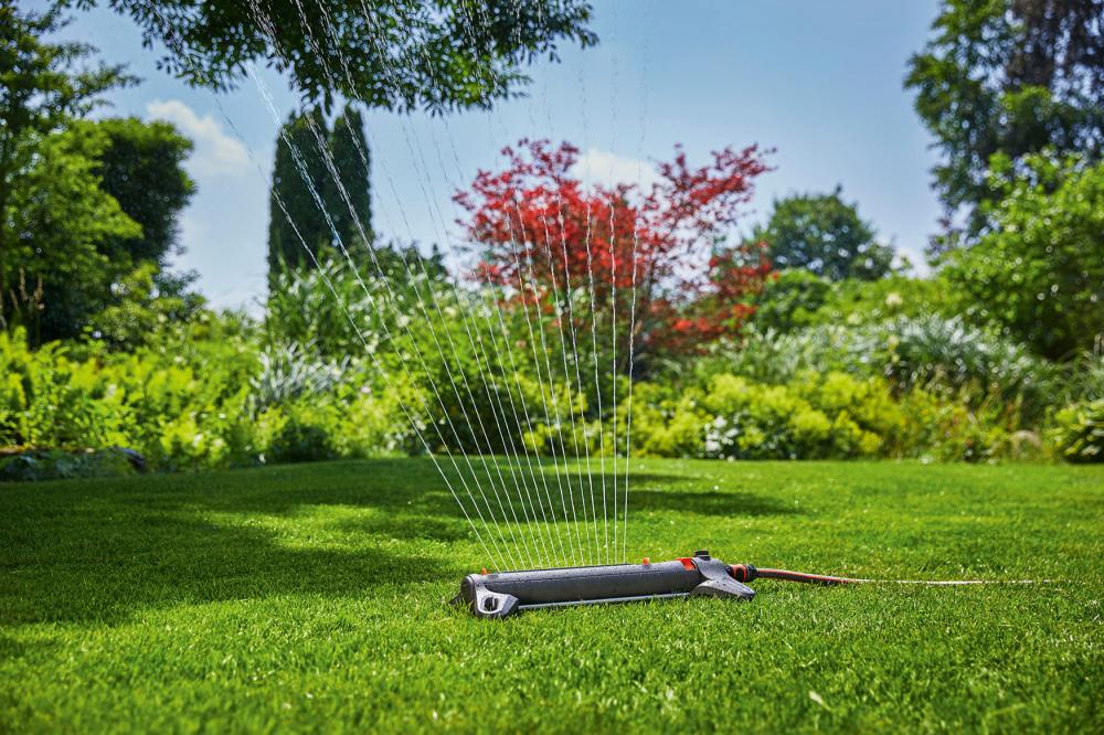 Aspersor oscilant Aqua Zoom M 18712-20, pana la 250 m², GARDENA - sefira.ro