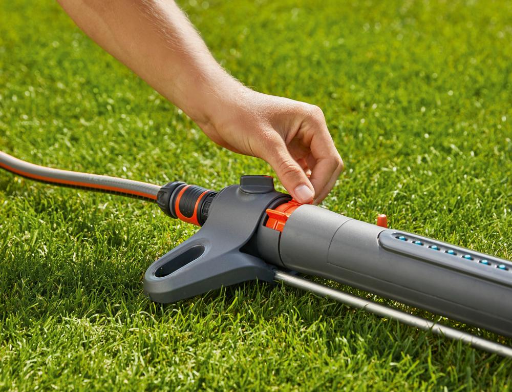 Aspersor oscilant Aqua Zoom M 18712-20, pana la 250 m², GARDENA - sefira.ro