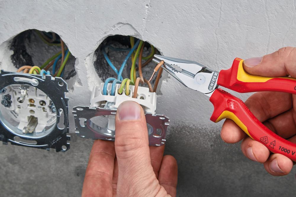 Cleste combinat cu varf ascutit, VDE, 145mm, cap cromat, 08 26 145, KNIPEX - sefira.ro