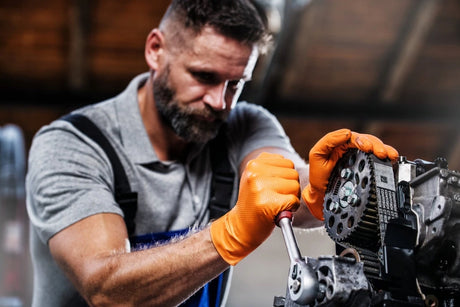 Manusi gogrip portocalii, de unica folosinta, nitril, nepudrate, textura diamant, marimea L (8-9), MERCATOR® - sefira.ro