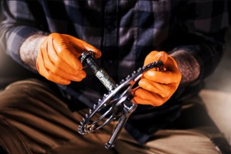 Manusi gogrip portocalii, de unica folosinta, nitril, nepudrate, textura diamant, marimea L (8-9), MERCATOR® - sefira.ro