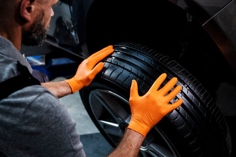 Manusi gogrip portocalii, de unica folosinta, nitril, nepudrate, textura diamant, marimea L (8-9), MERCATOR® - sefira.ro