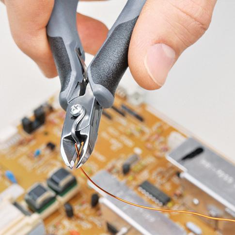 Cleste cu tais lateral protectie ESD, pentru electronisti Super Knips®, 125mm, brunat, clema de sarma, 78 71 125 ESD, KNIPEX - sefira.ro