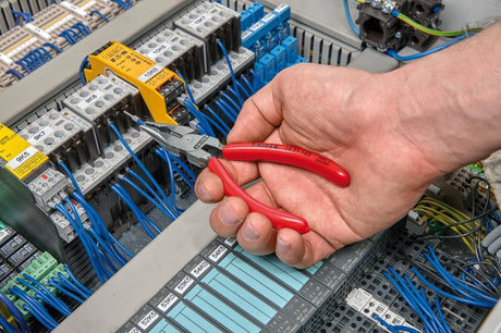 Cleste combinat cu varf ascutit, 145 mm, cap polisat, 08 21 145, KNIPEX - sefira.ro